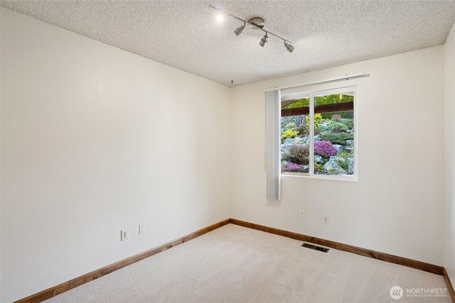 6111 Hawthorne Terrace NE NE, Tacoma, WA 98422