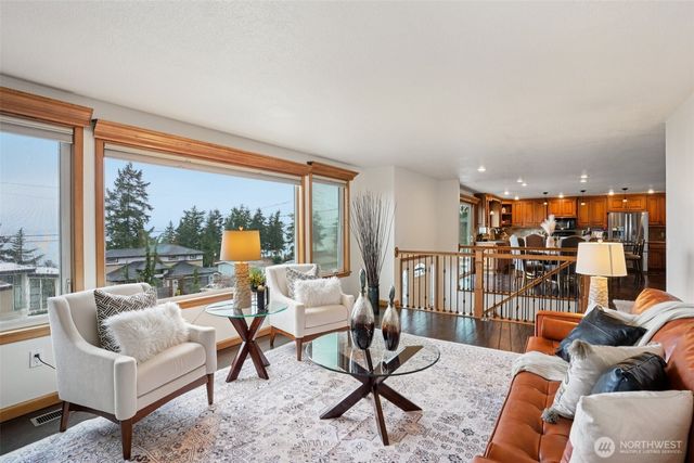 6111 Hawthorne Terrace NE NE, Tacoma, WA 98422