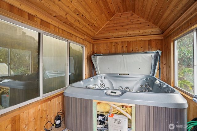 6111 Hawthorne Terrace NE NE, Tacoma, WA 98422