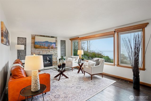 6111 Hawthorne Terrace NE NE, Tacoma, WA 98422