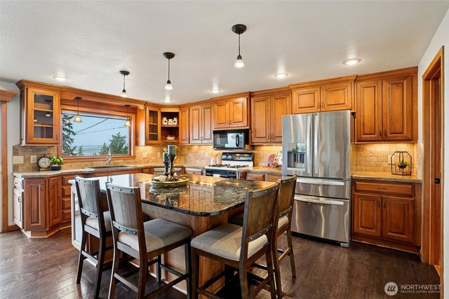 6111 Hawthorne Terrace NE NE, Tacoma, WA 98422