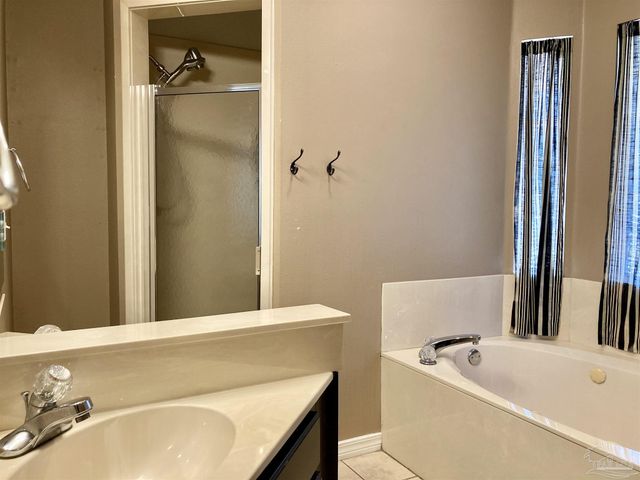 3146 Live Oak St, Navarre, FL 32566