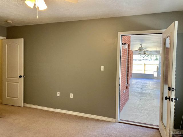 3146 Live Oak St, Navarre, FL 32566