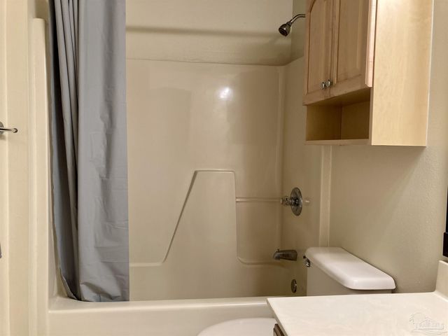 3146 Live Oak St, Navarre, FL 32566