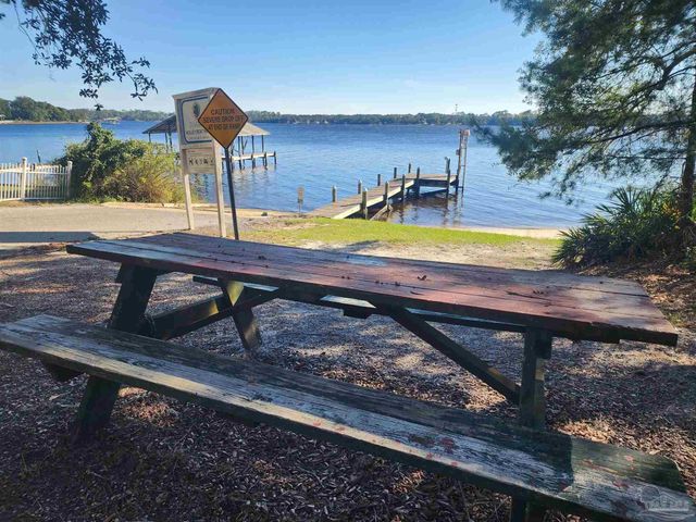 3146 Live Oak St, Navarre, FL 32566