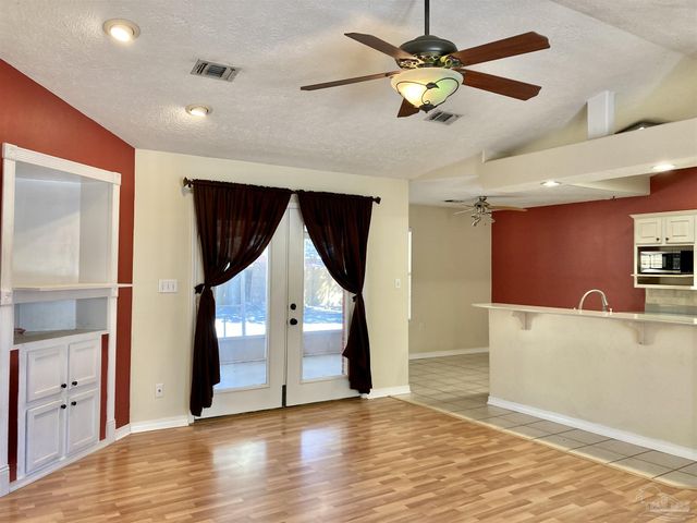 3146 Live Oak St, Navarre, FL 32566