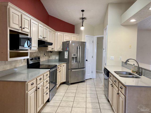 3146 Live Oak St, Navarre, FL 32566