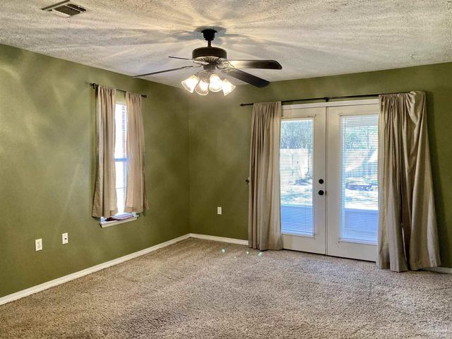 3146 Live Oak St, Navarre, FL 32566