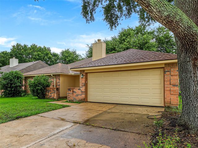 15818 Castorglen Drive, Webster, TX 77598