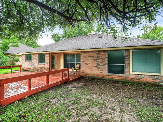15818 Castorglen Drive, Webster, TX 77598