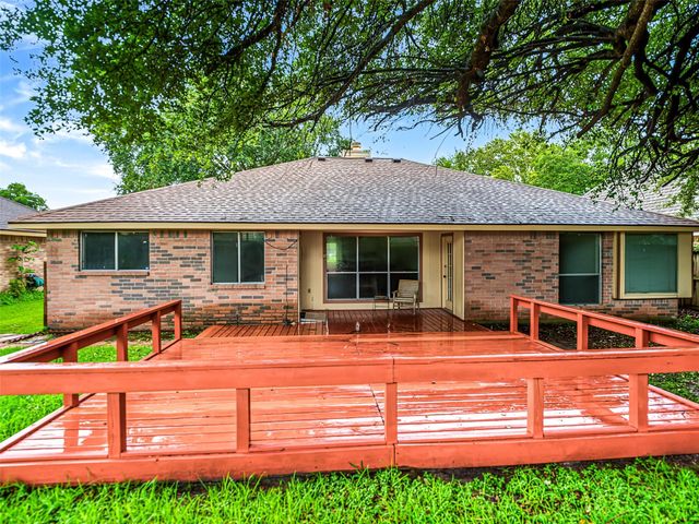 15818 Castorglen Drive, Webster, TX 77598