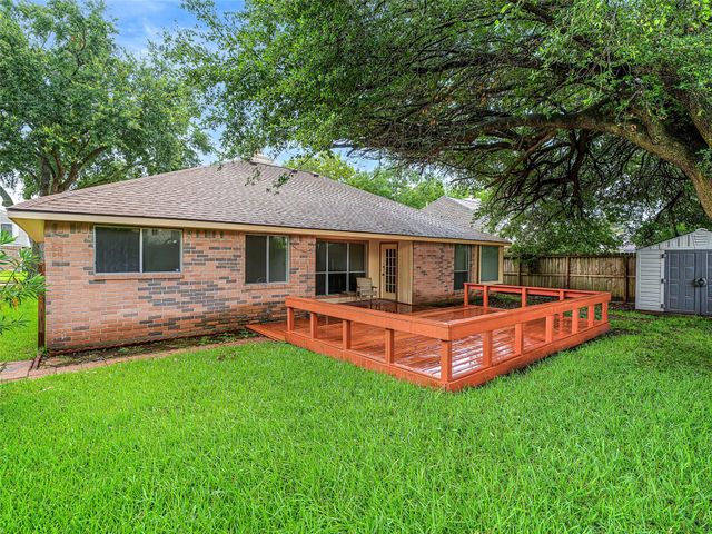 15818 Castorglen Drive, Webster, TX 77598