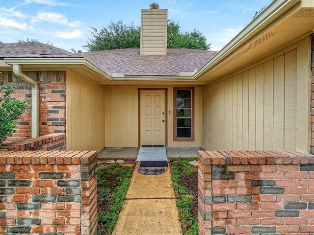 15818 Castorglen Drive, Webster, TX 77598