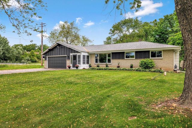 4760 S Langlade DRIVE, New Berlin, WI 53151