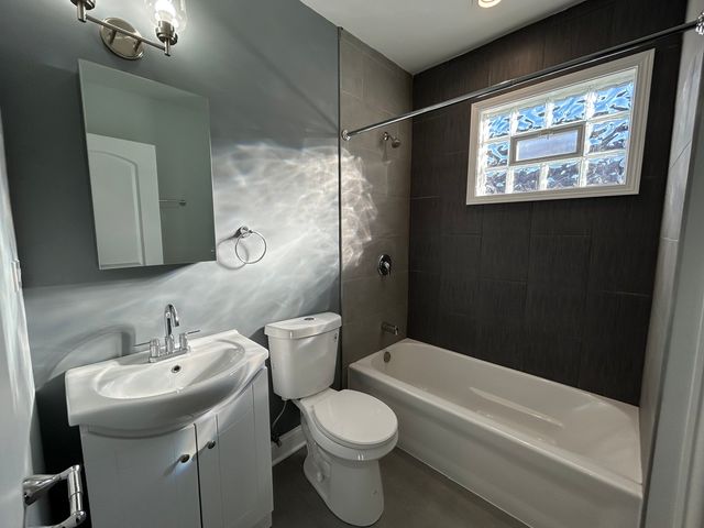 2717 N Rutherford Avenue 2, Chicago, IL 60607