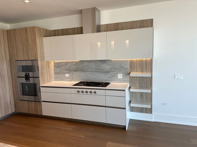 363 E Wacker Drive 2704, Chicago, IL 60601