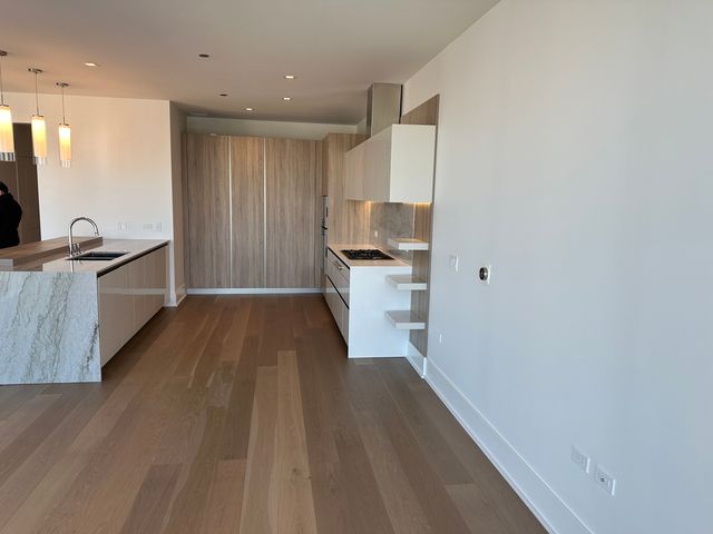 363 E Wacker Drive 2704, Chicago, IL 60601