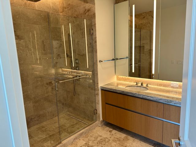 363 E Wacker Drive 2704, Chicago, IL 60601