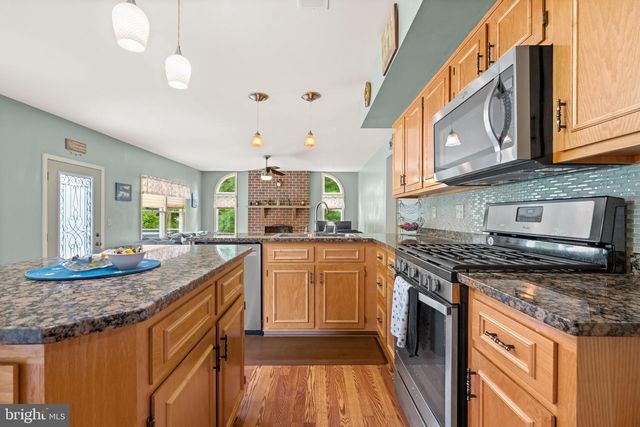 4480 JASMINE DR, Bethlehem, PA 18020