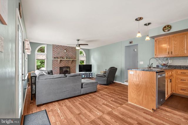 4480 JASMINE DR, Bethlehem, PA 18020
