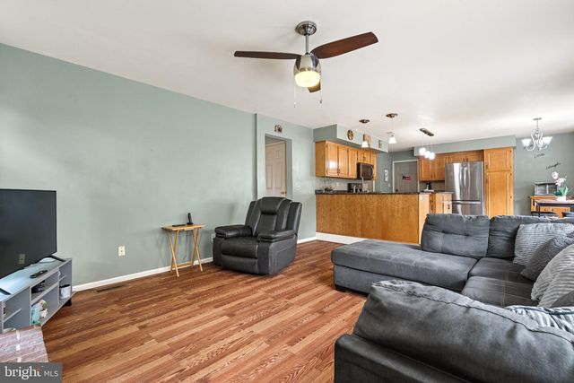 4480 JASMINE DR, Bethlehem, PA 18020