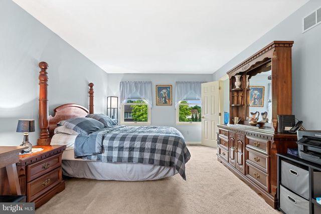 4480 JASMINE DR, Bethlehem, PA 18020
