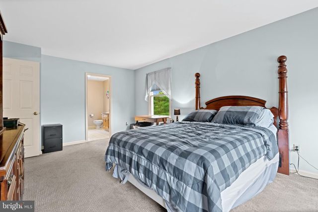 4480 JASMINE DR, Bethlehem, PA 18020