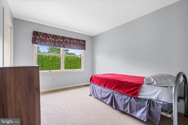4480 JASMINE DR, Bethlehem, PA 18020
