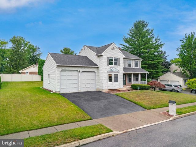 4480 JASMINE DR, Bethlehem, PA 18020