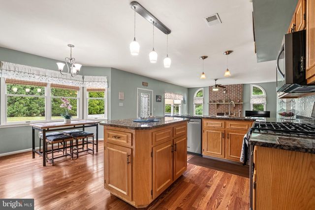 4480 JASMINE DR, Bethlehem, PA 18020