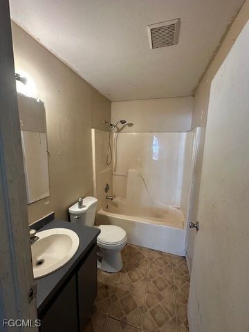 2816 Economy ST, Fort Myers, FL 33916