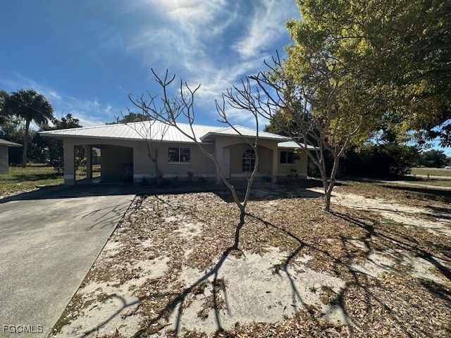 2816 Economy ST, Fort Myers, FL 33916