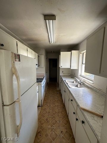 2816 Economy ST, Fort Myers, FL 33916