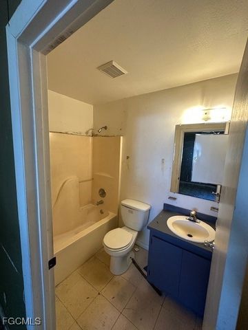 2816 Economy ST, Fort Myers, FL 33916