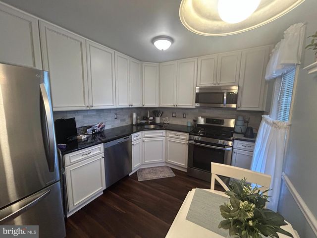 76 GRANDVIEW DR, Ivyland, PA 18974