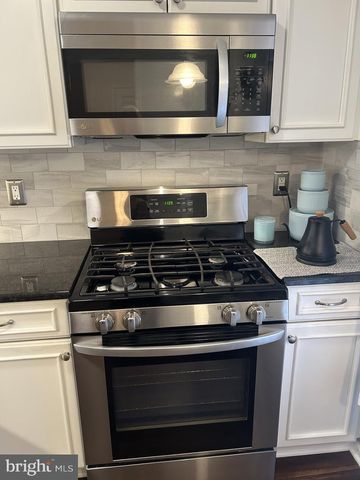 76 GRANDVIEW DR, Ivyland, PA 18974