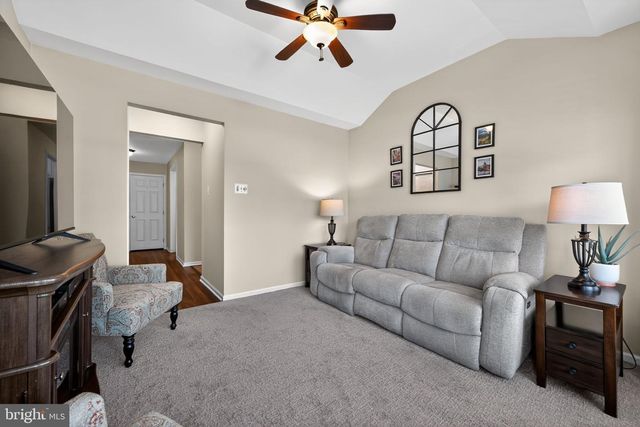 76 GRANDVIEW DR, Ivyland, PA 18974