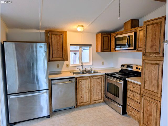 15411 Se MILL PLAIN Blvd A-9, Vancouver, WA 98684