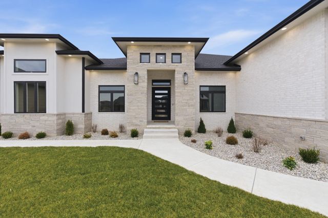 14125 E Willowgreen Cir, Wichita, KS 67230