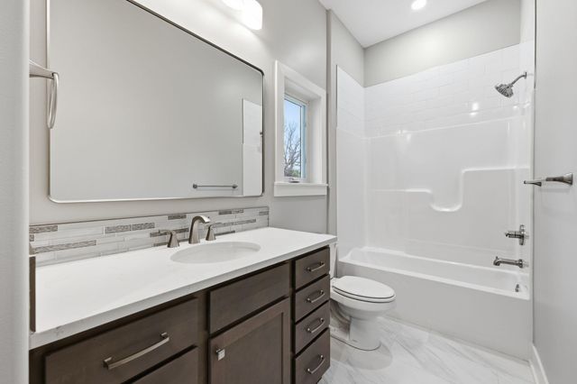 14125 E Willowgreen Cir, Wichita, KS 67230