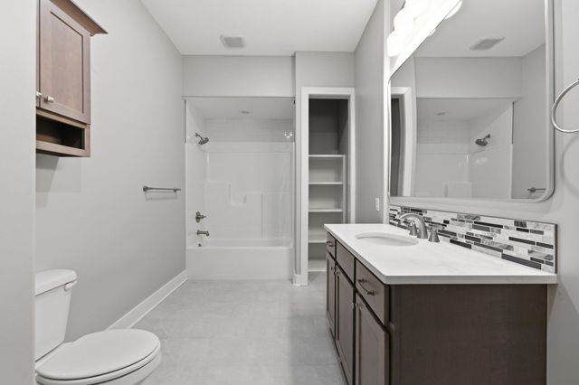 14125 E Willowgreen Cir, Wichita, KS 67230