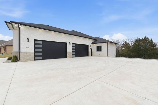 14125 E Willowgreen Cir, Wichita, KS 67230