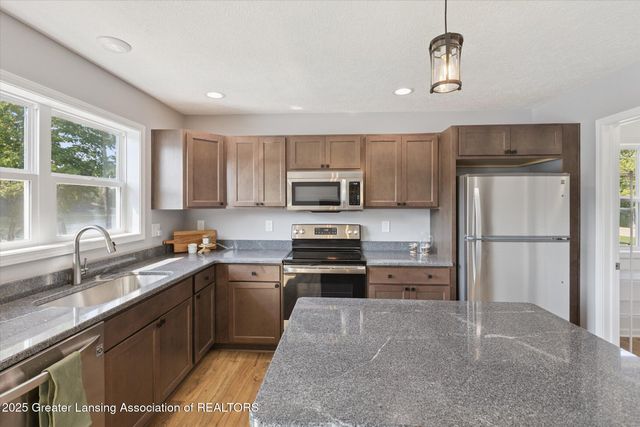 4313 Gold Dust Point, Perrinton, MI 48871