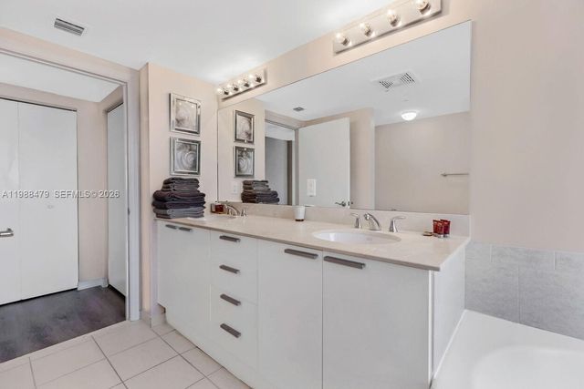 16699 Collins Ave 2007, Sunny Isles Beach, FL 33160