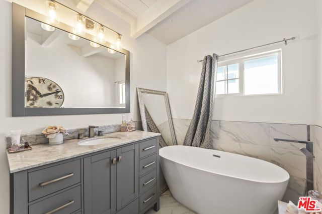6335 Grape Place, Los Angeles, CA 90068