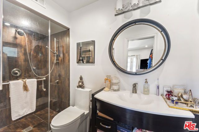 6335 Grape Place, Los Angeles, CA 90068