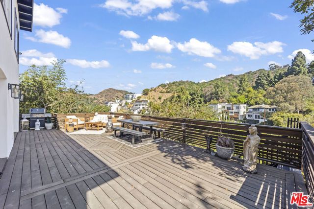 6335 Grape Place, Los Angeles, CA 90068