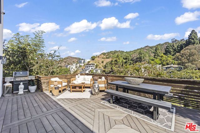 6335 Grape Place, Los Angeles, CA 90068
