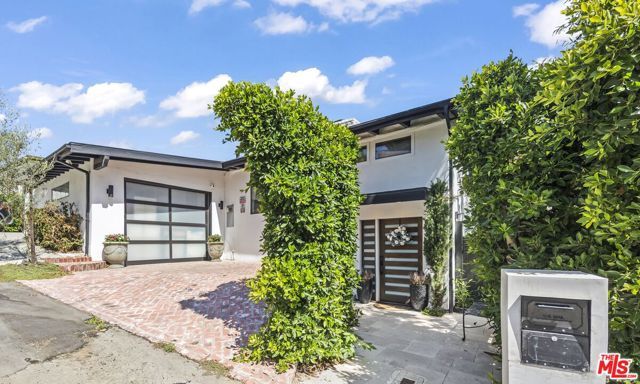 6335 Grape Place, Los Angeles, CA 90068