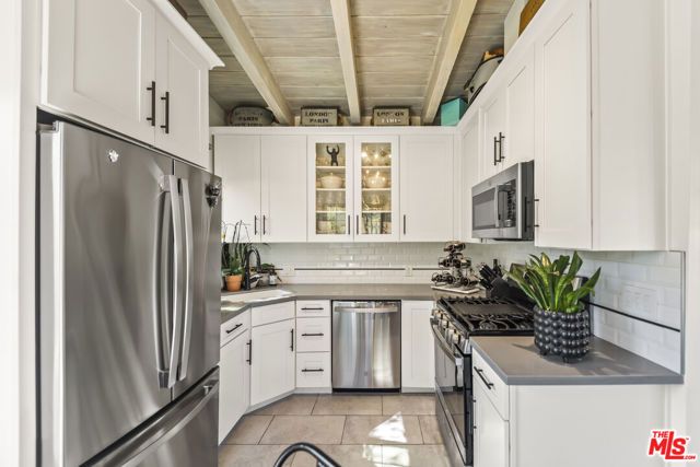 6335 Grape Place, Los Angeles, CA 90068